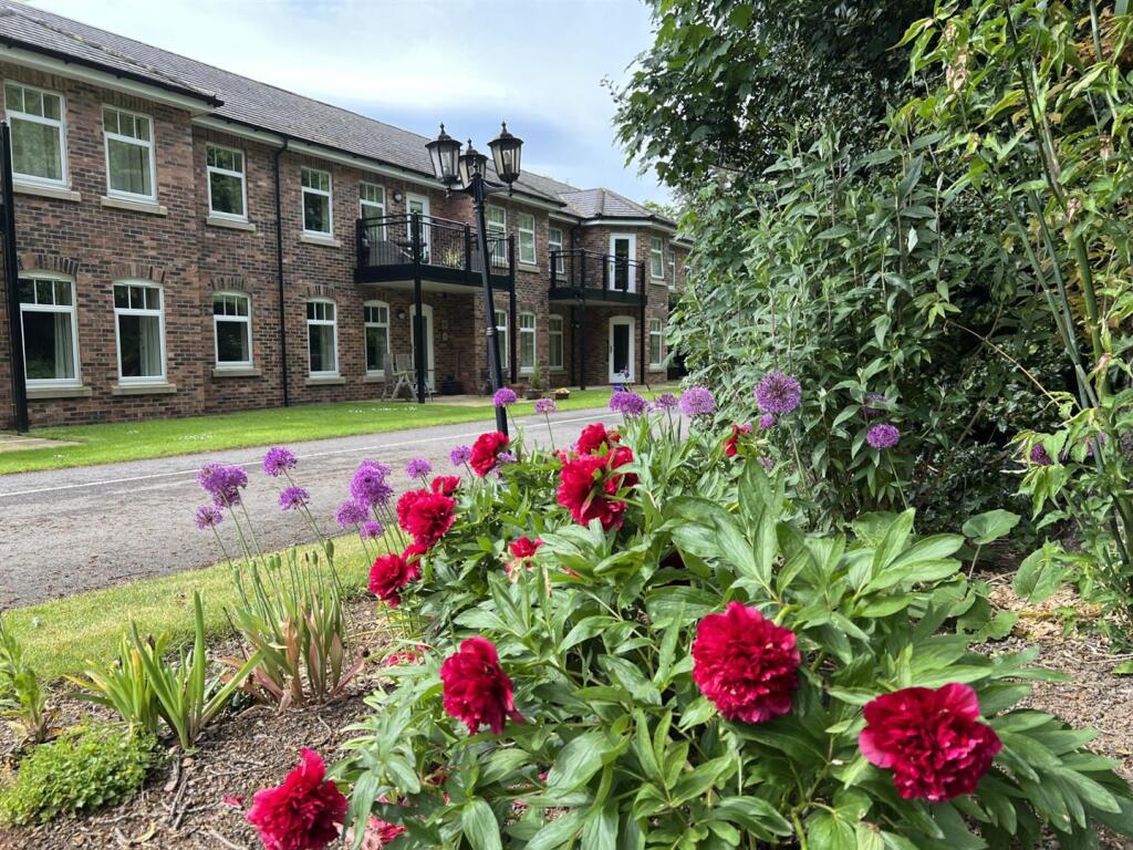 thumbnail_26 Middleton Woods.jpg