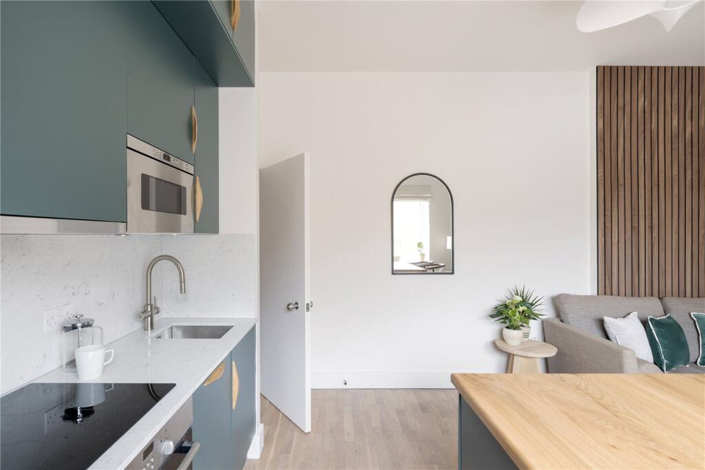Albion Court, E1