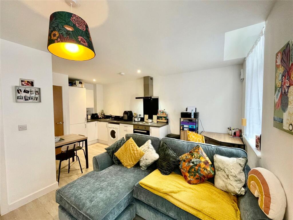 Lounge / Kitchen