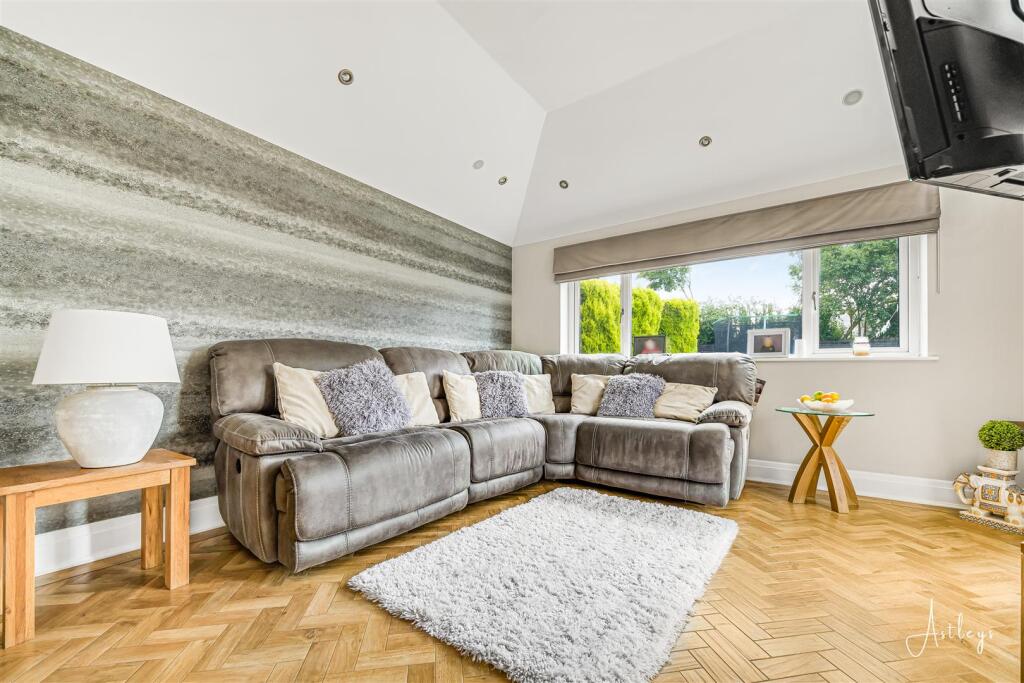 Open plan kitchen/dining/family room