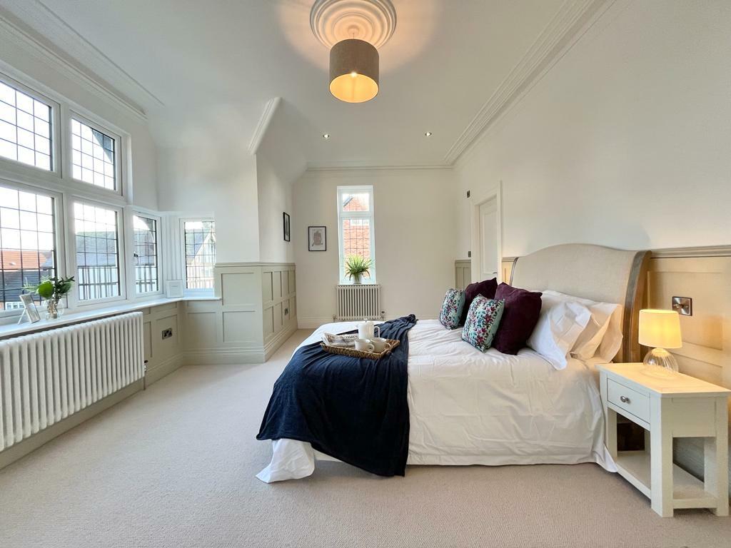 Bedroom 1 (3).JPG