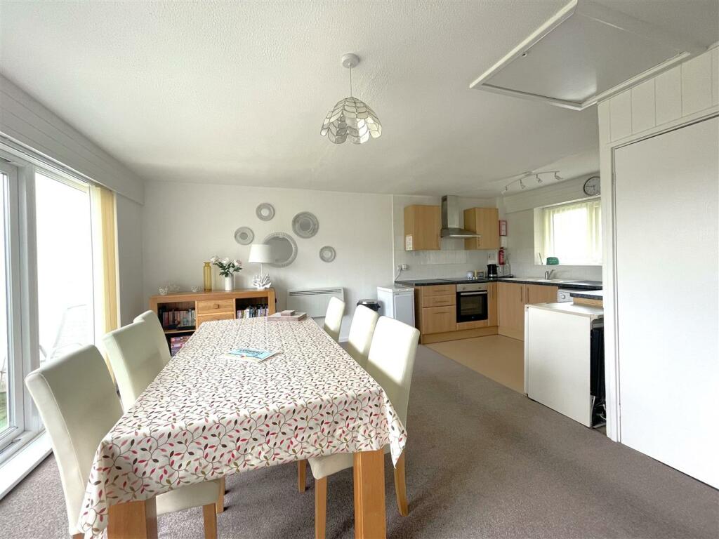 open kitchen .jpg