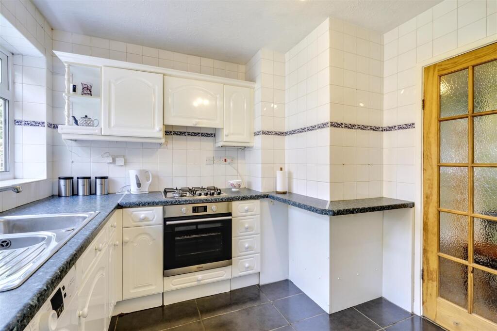 Kitchen 1_2.jpeg