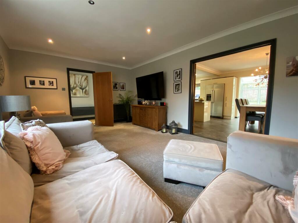 Lounge2.jpg