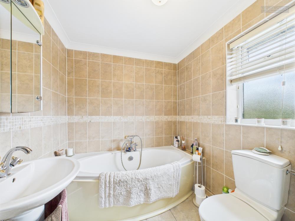 En-Suite to Master Bedroom