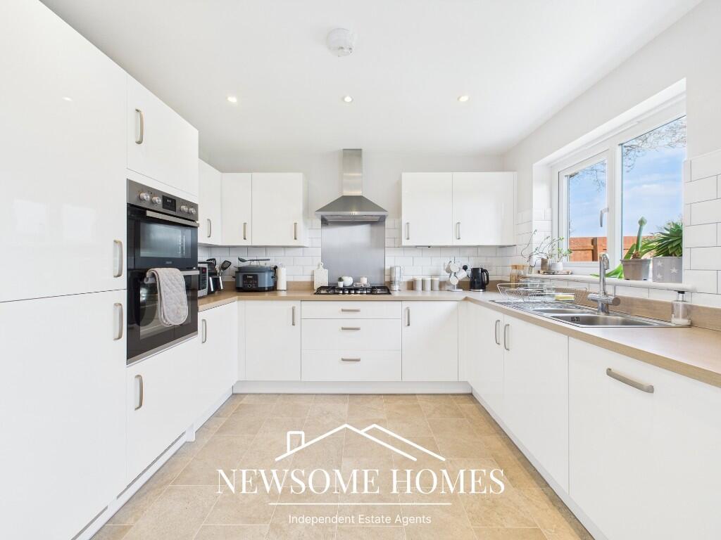 Kitchen/ Dining Room