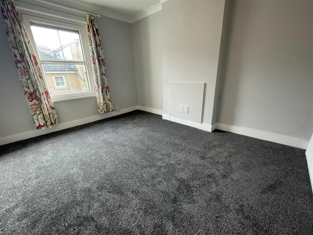 Bedroom 1.jpg