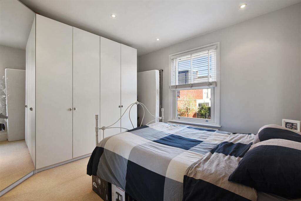 07-f72fGCWT - Flat B 27 Leghorn Road - Bedroom -Or