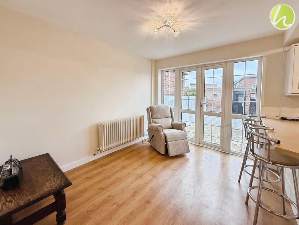 Kitchen/ Dining Room
