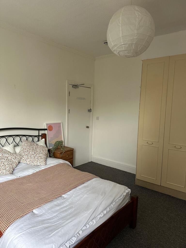 A cozy double bedroom featuring a comfortable b...