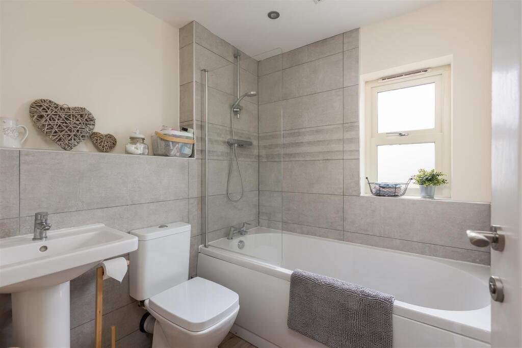 Pasture Cottages 2 Bathroom.jpg