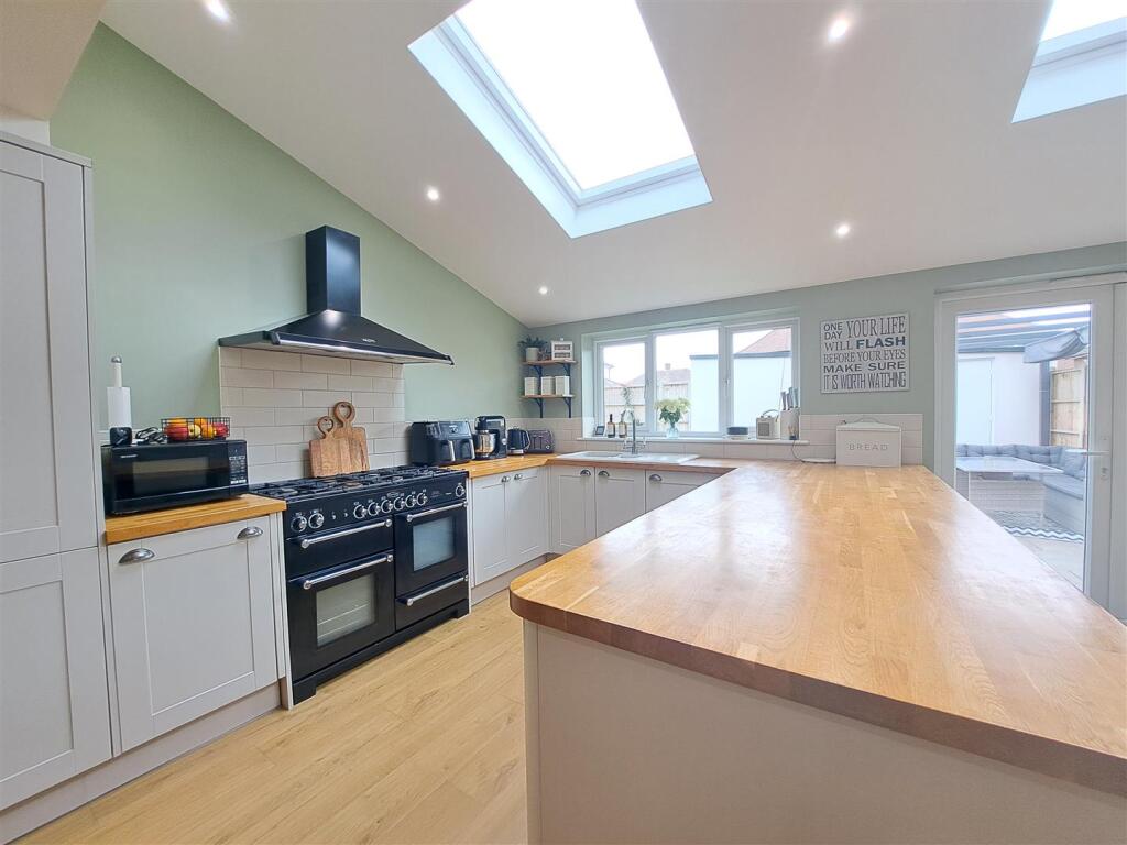 Open Plan Kitchen/Diner/Family Room