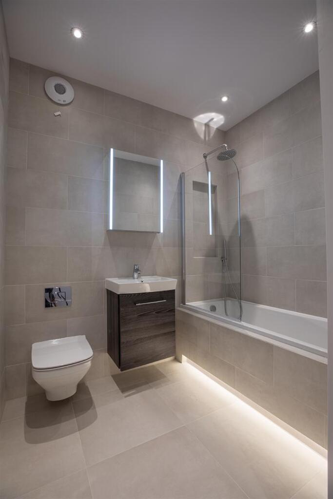 Apt 23 Bathroom.jpg