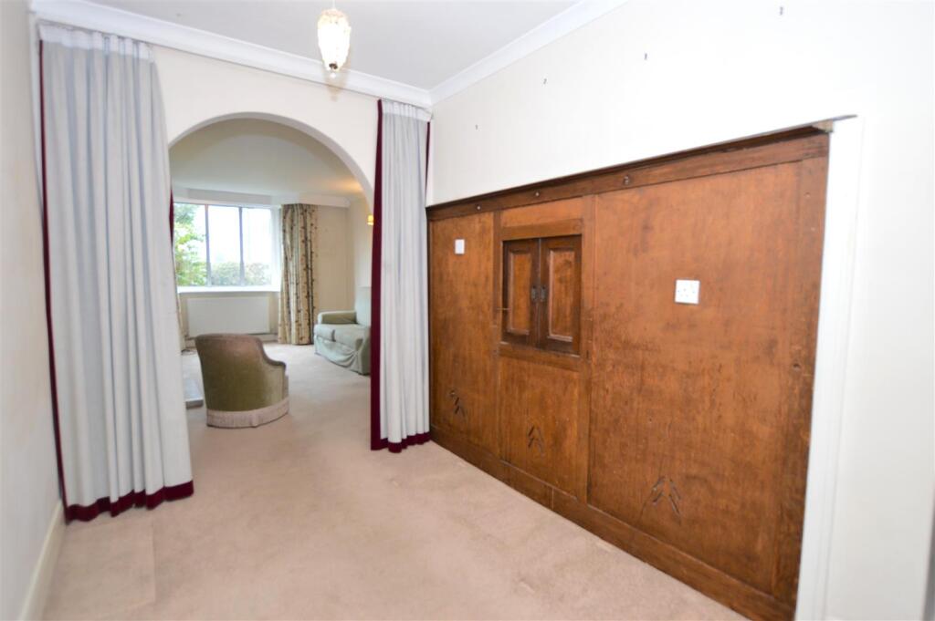 24 Ashley Drive dining room2.JPG