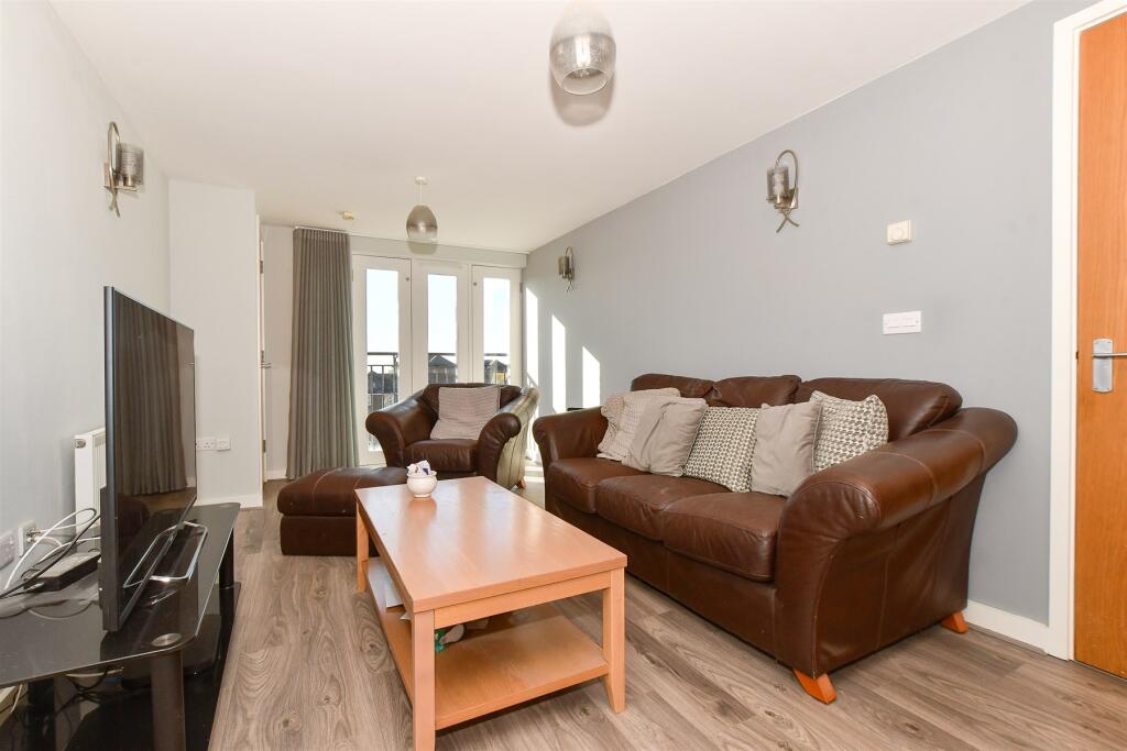 Lounge /Dining Area