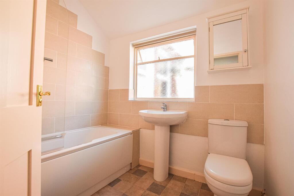 St Dunstans, 36 bathroom new.jpg