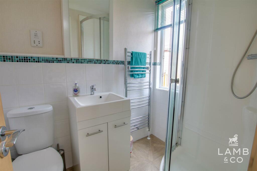 EN SUITE