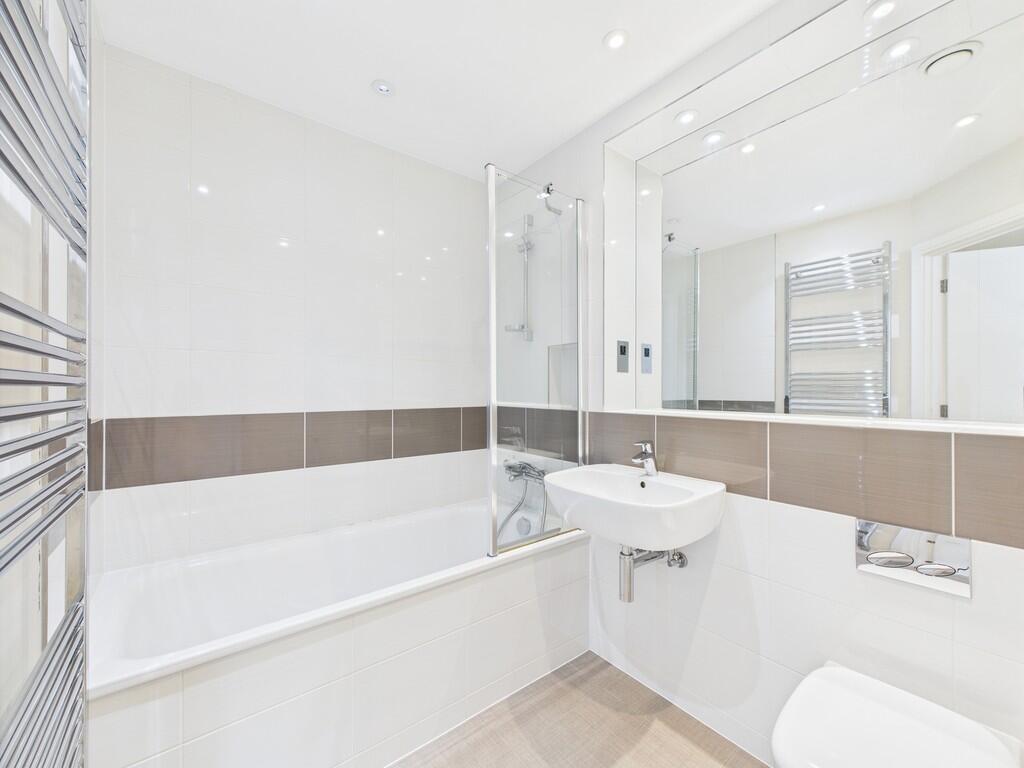 CAM04018G0-PR0308...