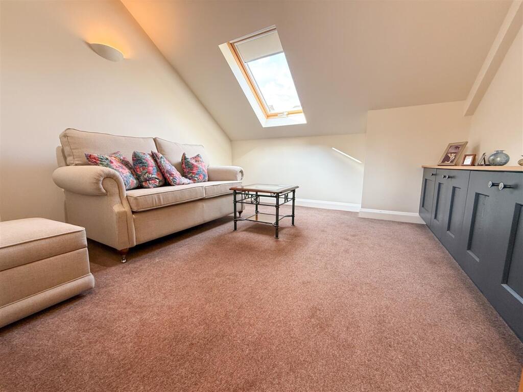 SNUG SITTING ROOM/ BEDROOM 3
