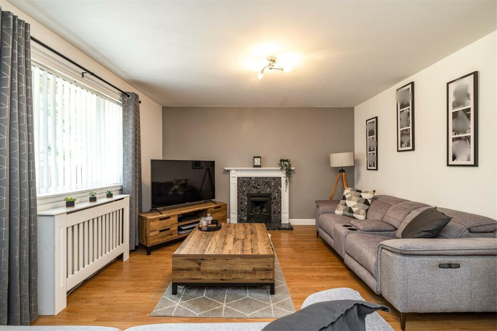 8 Tweedbank Avenue.jpg