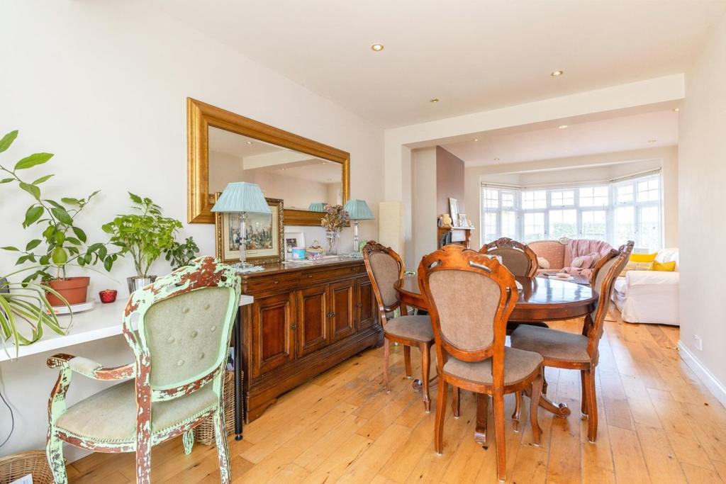 Lounge/Dining Room