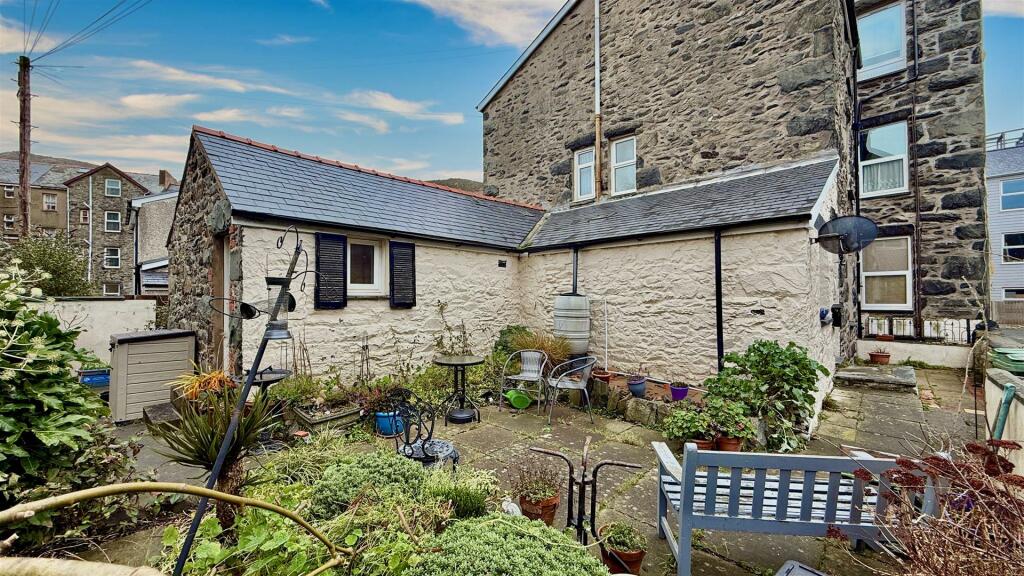 Communal garden &amp; proeprty