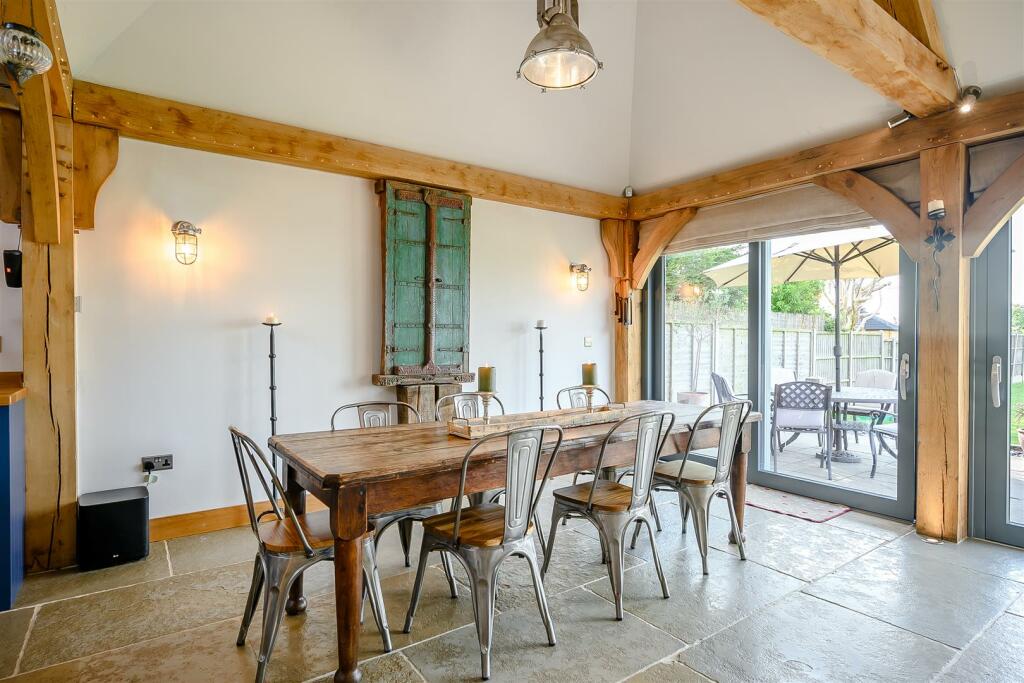 8568517-interior19.jpg