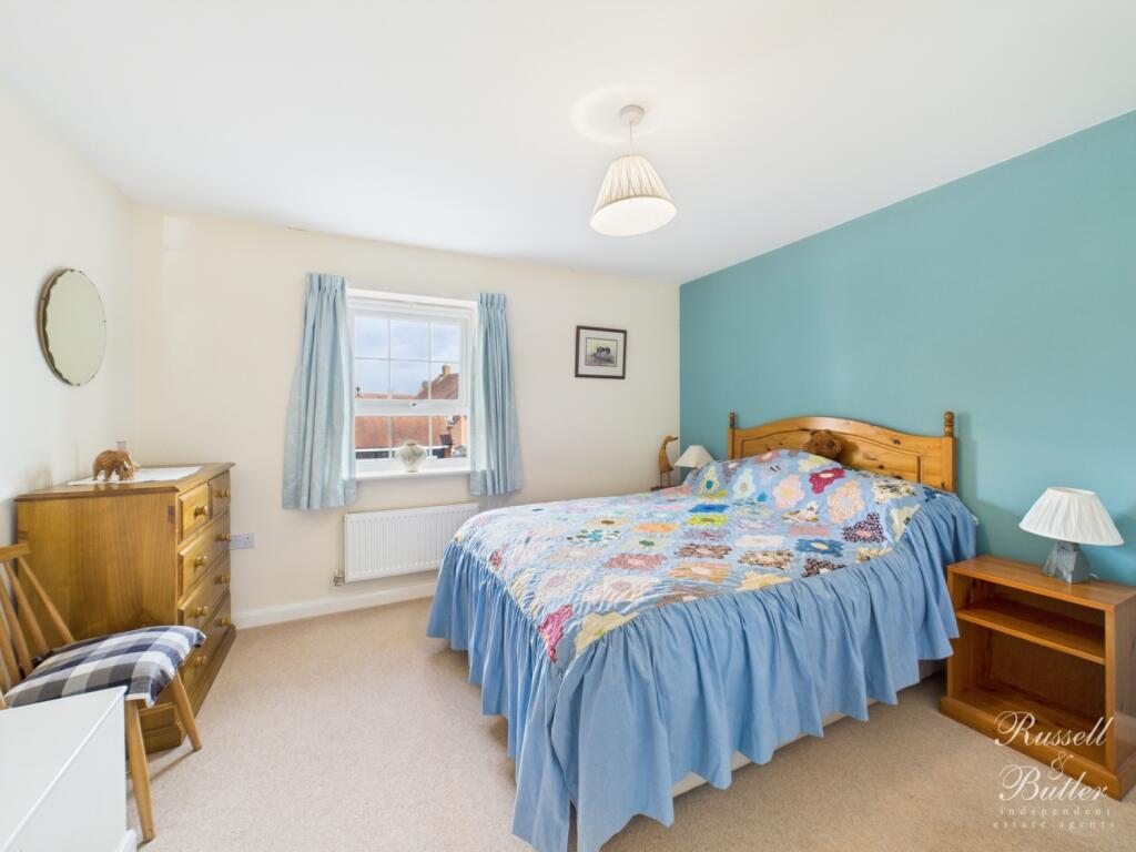 CAM02127G0-PR0332-STILL030