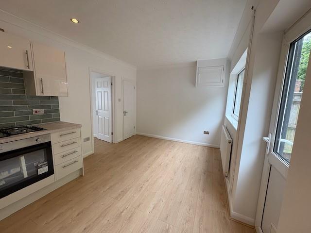 Kitchen 2.jpg