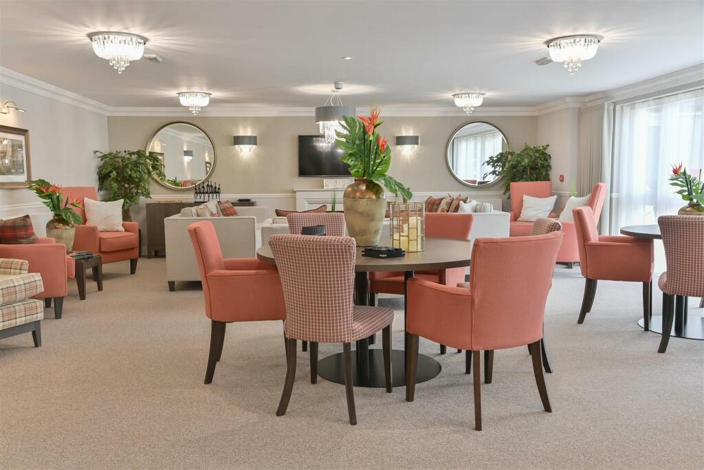 Owners Lounge 2.jpg