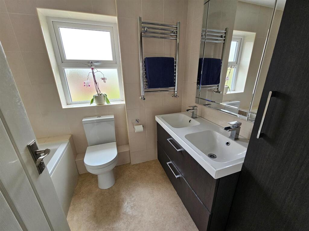 FAMILY BATHROOM