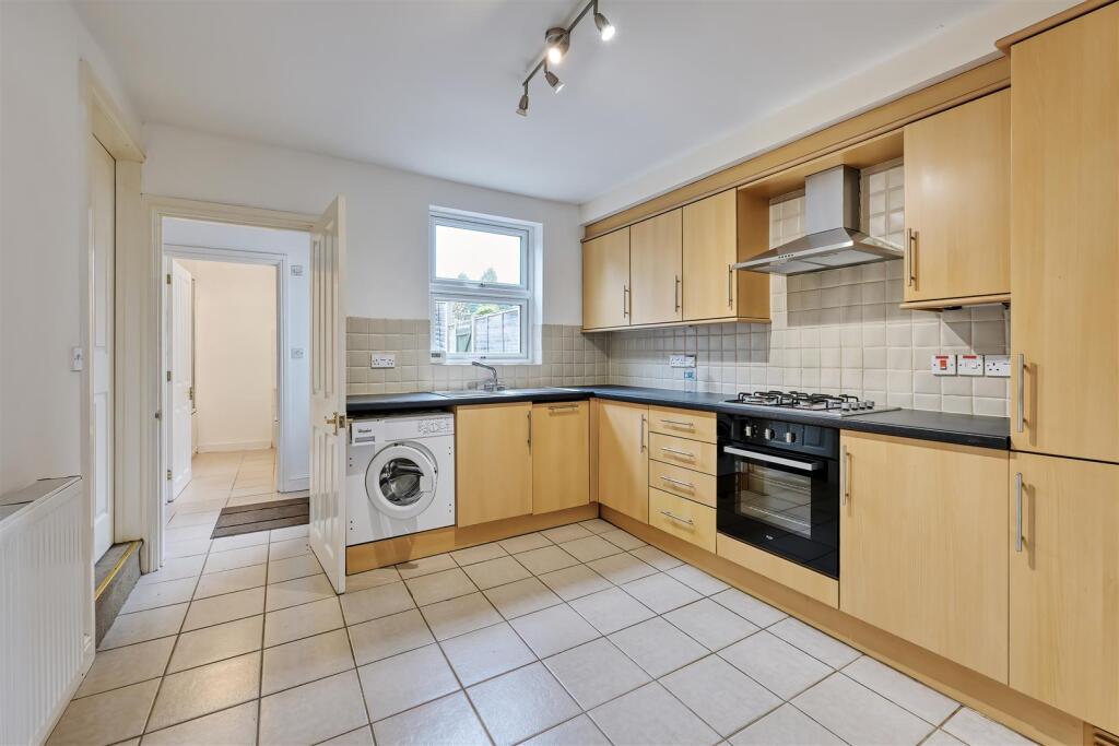 8-15 Gordon Rd Oundle-8.jpg