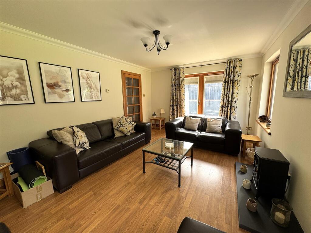 LOUNGE 1.JPG