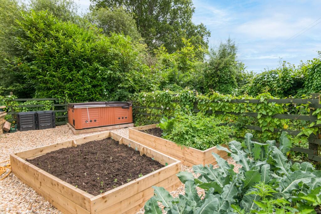 Strete Ralegh, Whimple