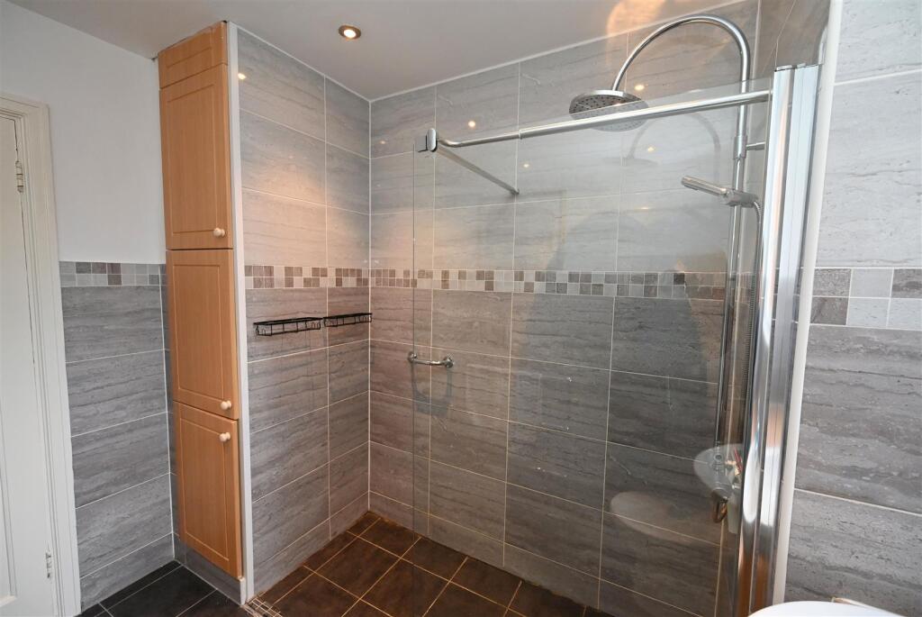 shower room1.jpg