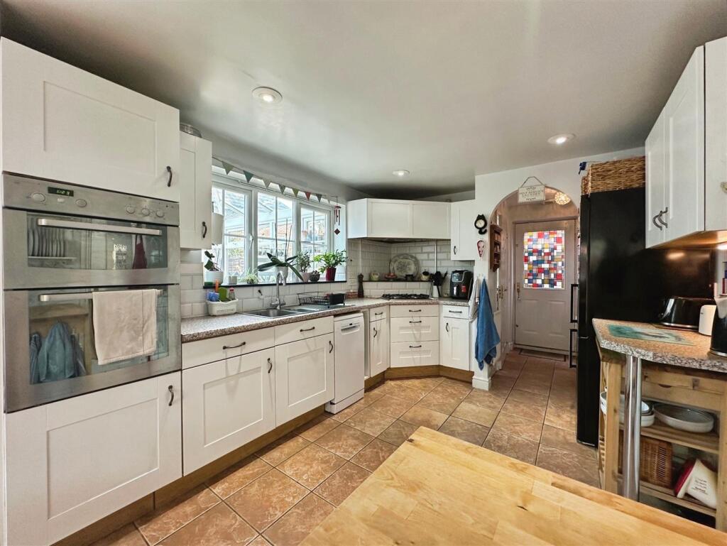 79702904--4000-A706-F30D9895A1B3-46764-00000FEC6DB