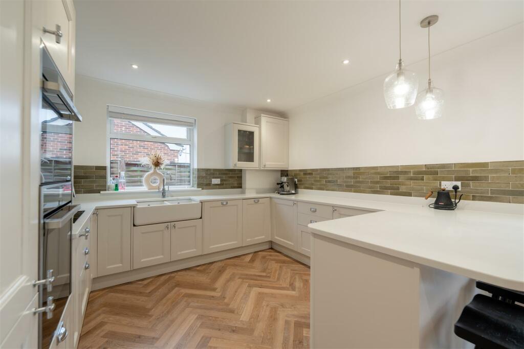 Kitchen 2.jpg