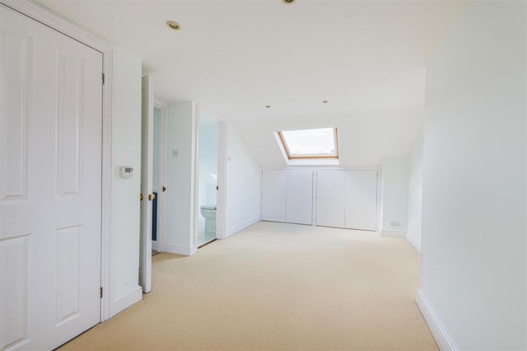 14 Montseratt Rd Bed 4.jpg