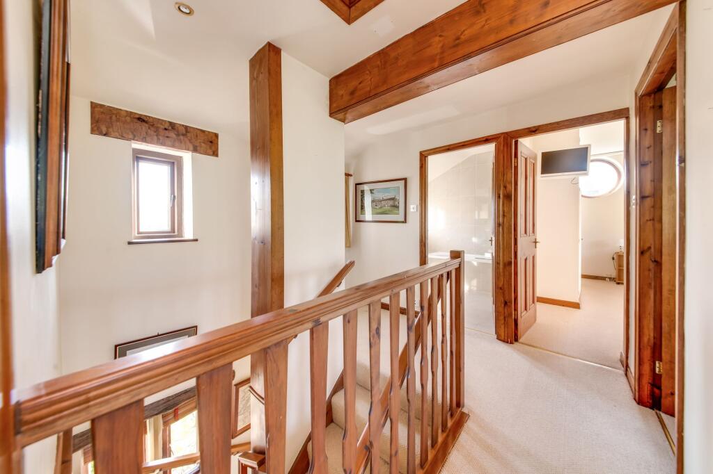 FIRST FLOOR LANDING