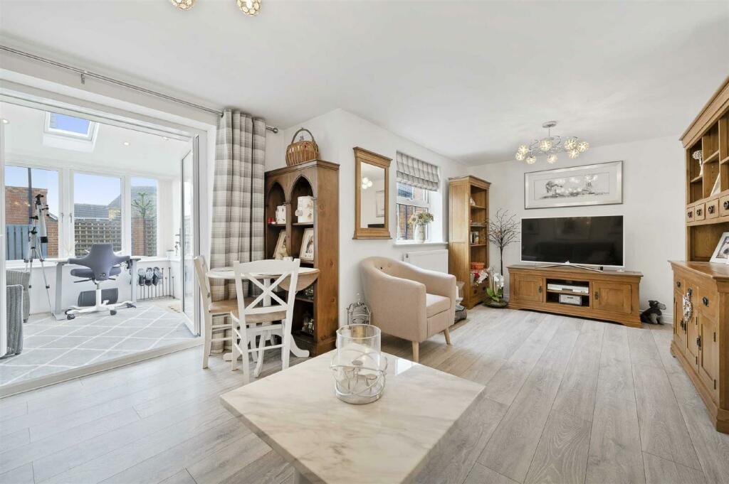 Lounge/Dining Room