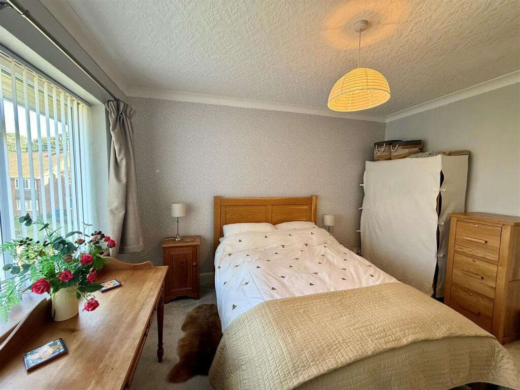 bed 1.jpg