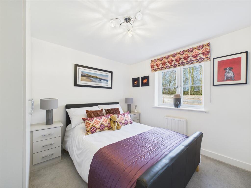 BEDROOM 2