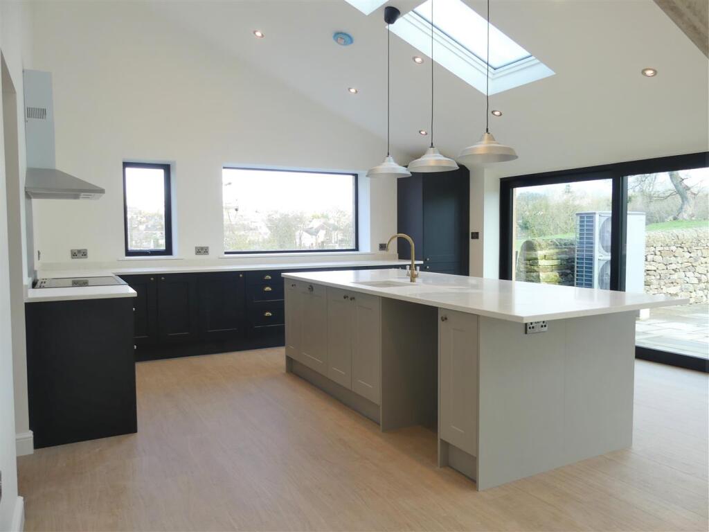 OPEN PLAN LIVING AREA &amp; KITCHEN