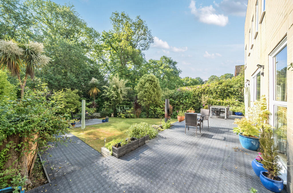 1296913-6-682ee09...