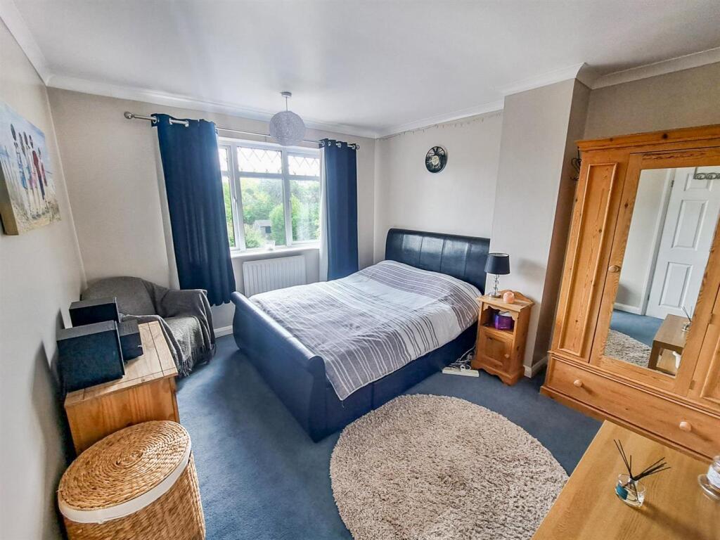 Bed 1.jpg