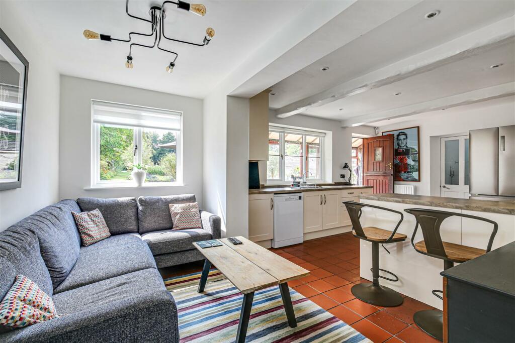 10 Kitchen Breakfast.jpg