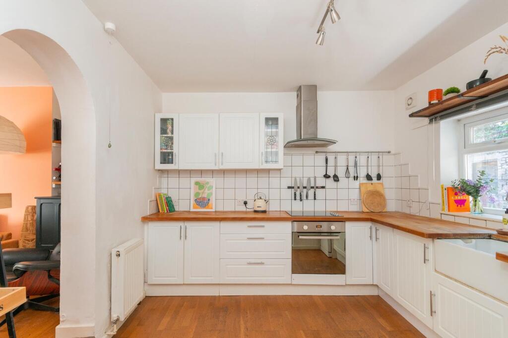 1S5L1CM - Kitchen C.jpg