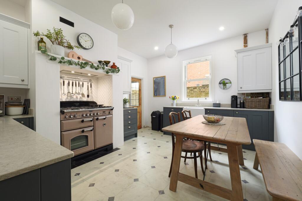 Kitchen/dining rm