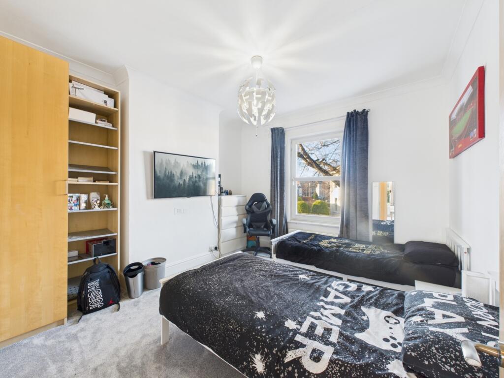 CAM03062G0-PR0215-STILL024