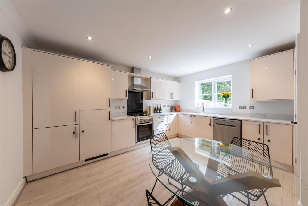 20 Shakerley Close-003.jpg